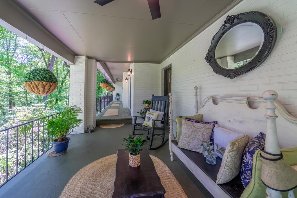 77 Oakwood Ln