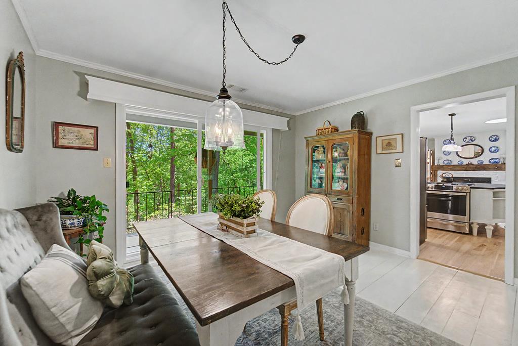 77 Oakwood Ln
