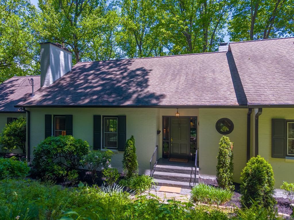 77 Oakwood Ln