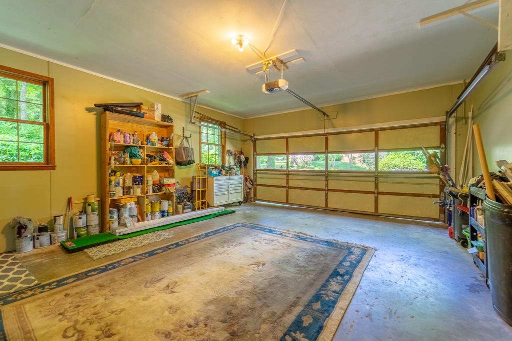 77 Oakwood Ln