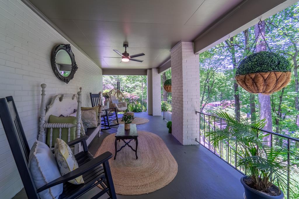 77 Oakwood Ln