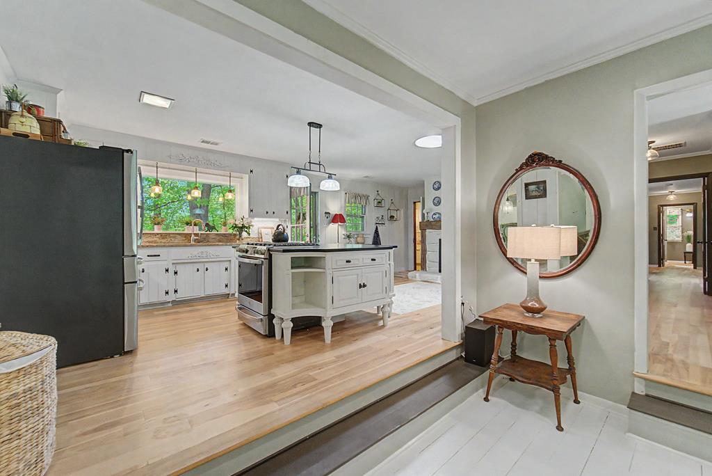 77 Oakwood Ln