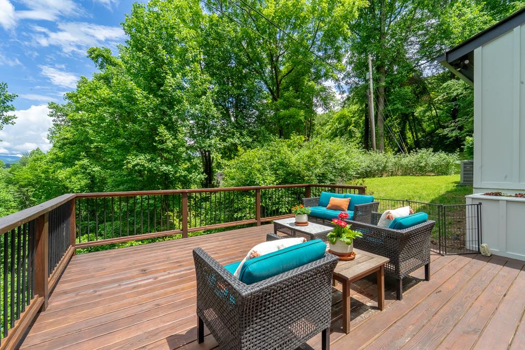 1452 S Country Club Dr