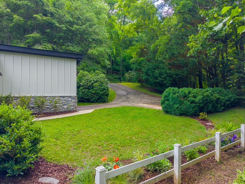 1452 S Country Club Dr