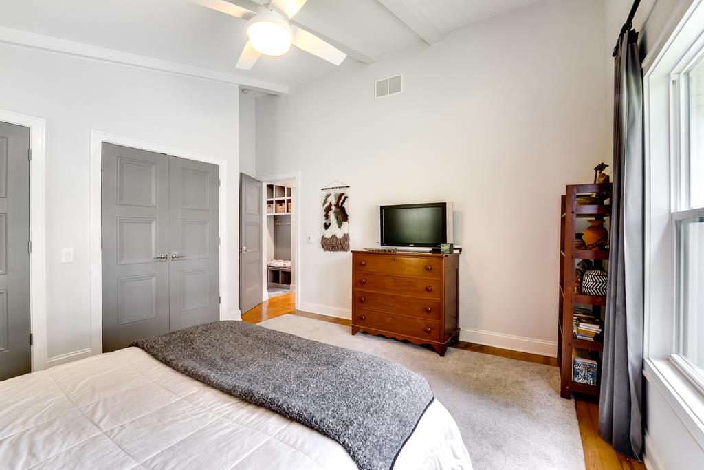 1452 S Country Club Dr