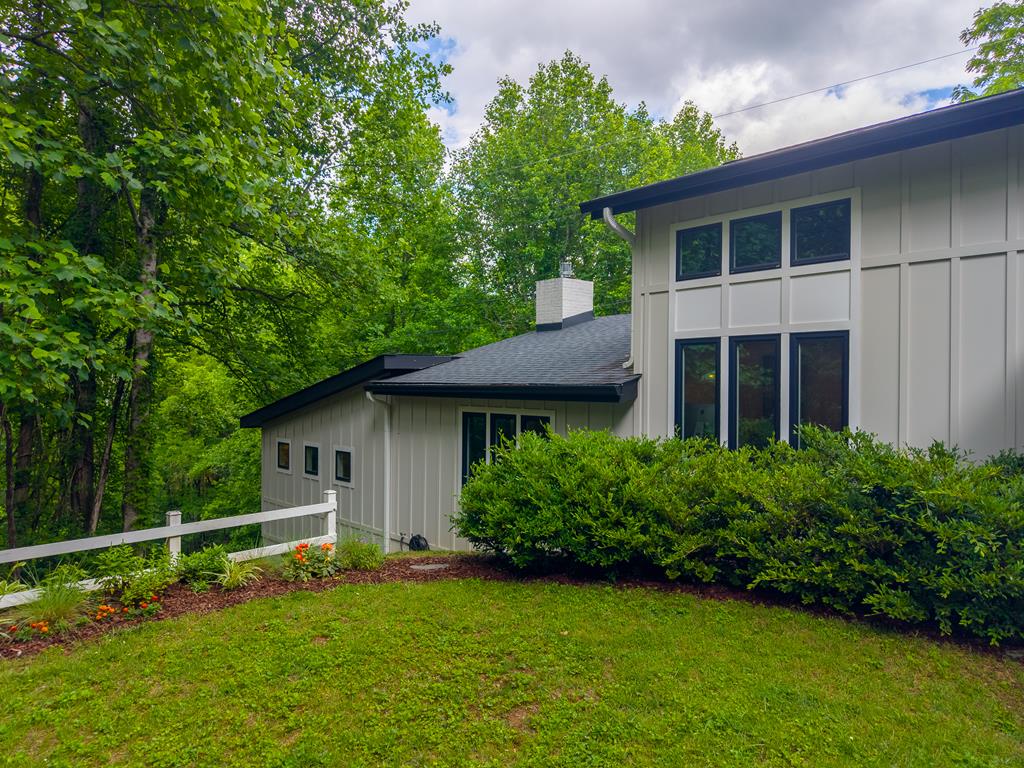 1452 S Country Club Dr