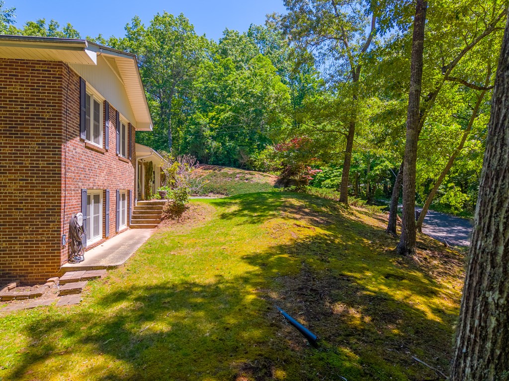 1747 University Heights Rd