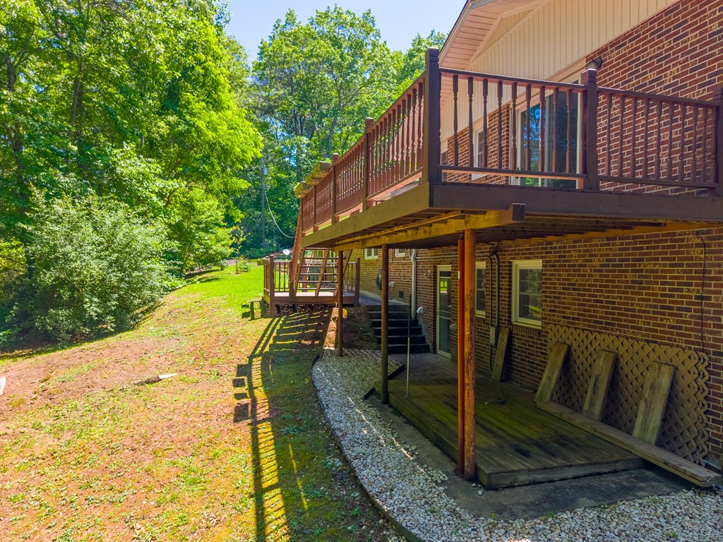 1747 University Heights Rd