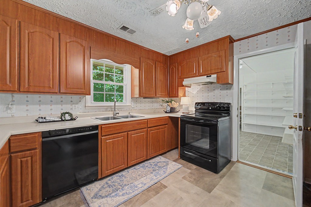 1747 University Heights Rd