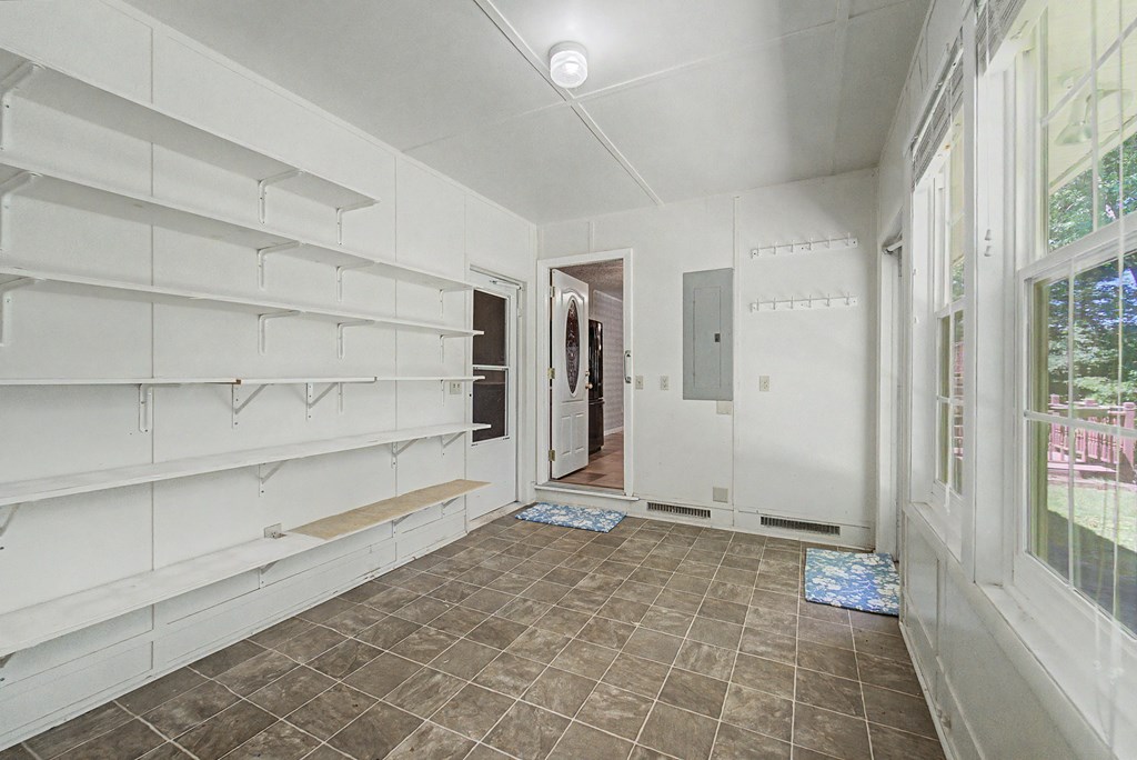 1747 University Heights Rd