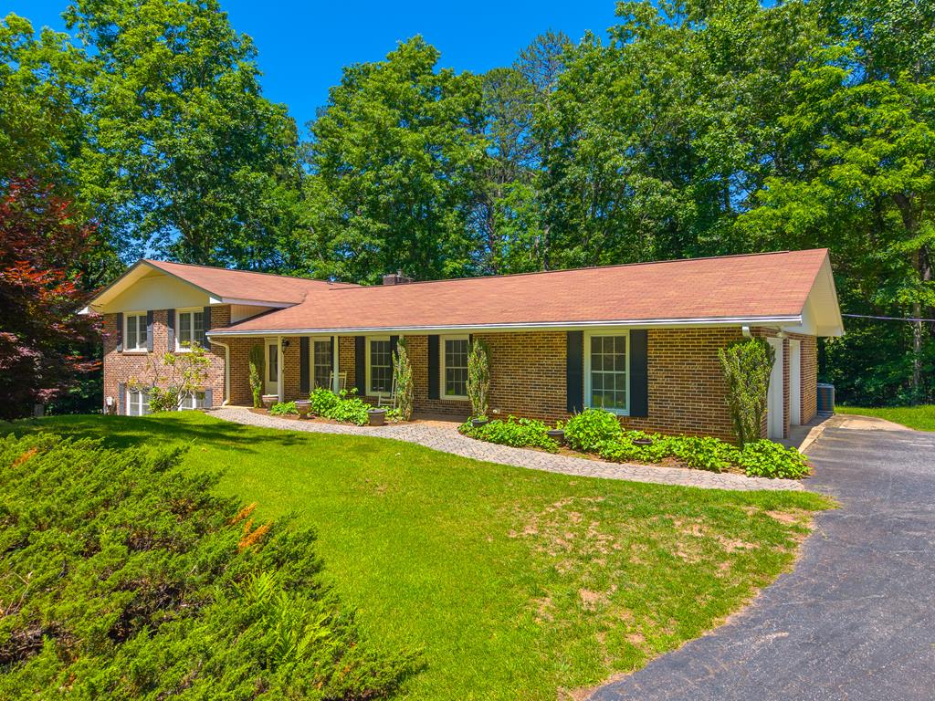 1747 University Heights Rd