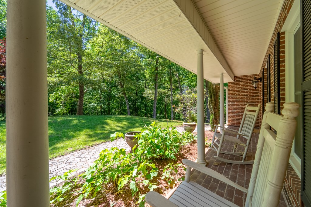 1747 University Heights Rd