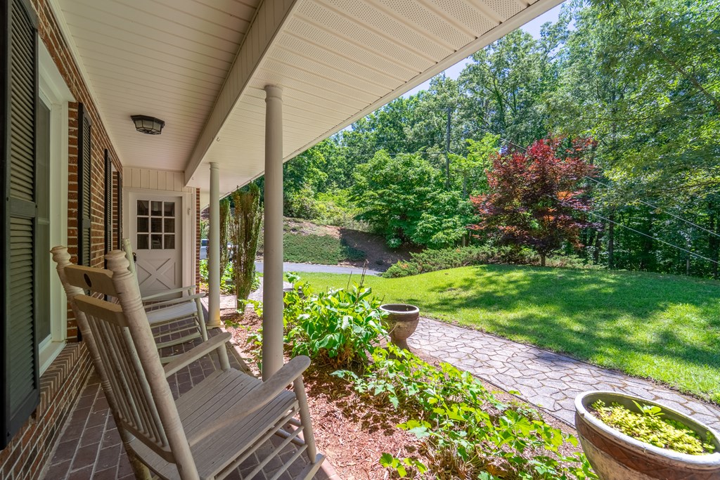 1747 University Heights Rd