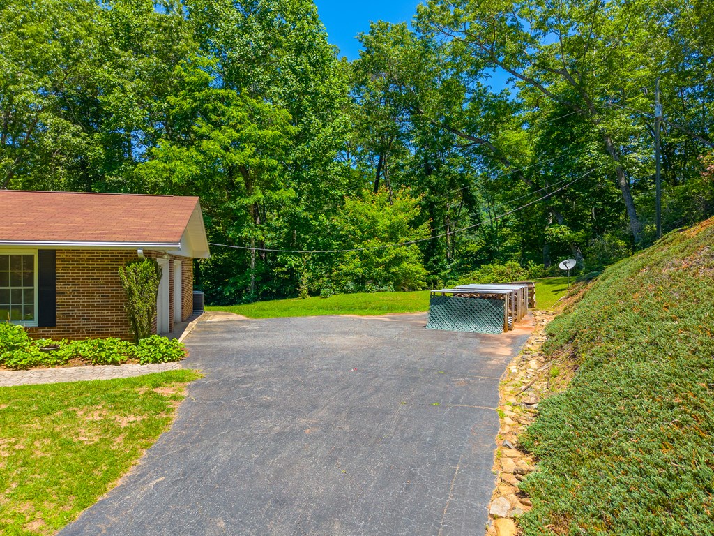 1747 University Heights Rd