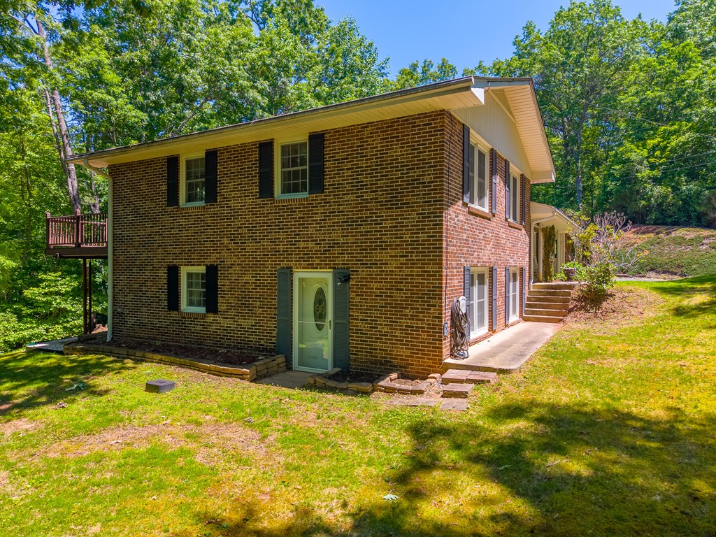 1747 University Heights Rd