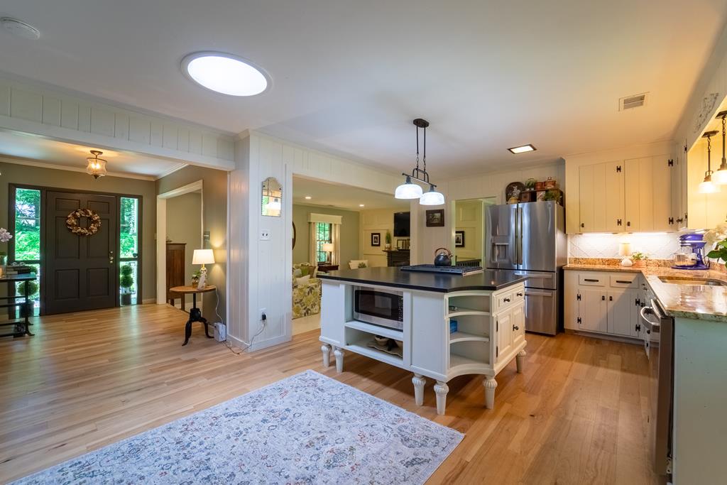 77 Oakwood Ln