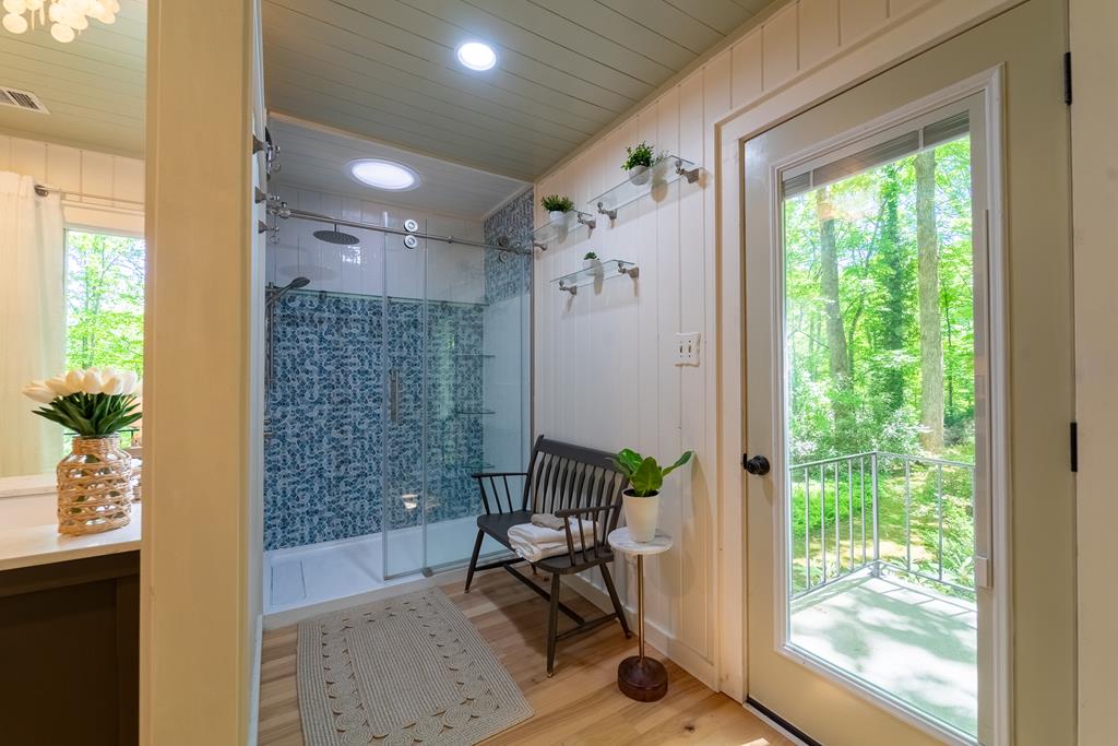 77 Oakwood Ln