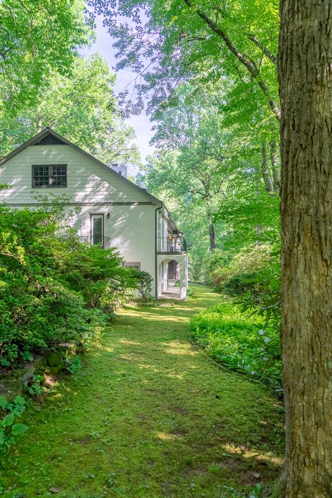 77 Oakwood Ln
