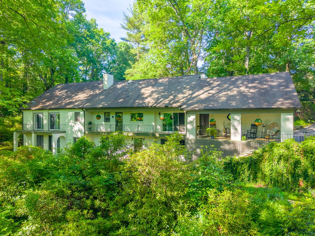 77 Oakwood Ln