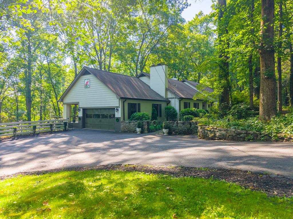77 Oakwood Ln
