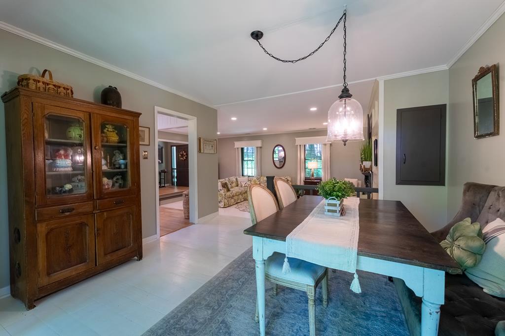 77 Oakwood Ln