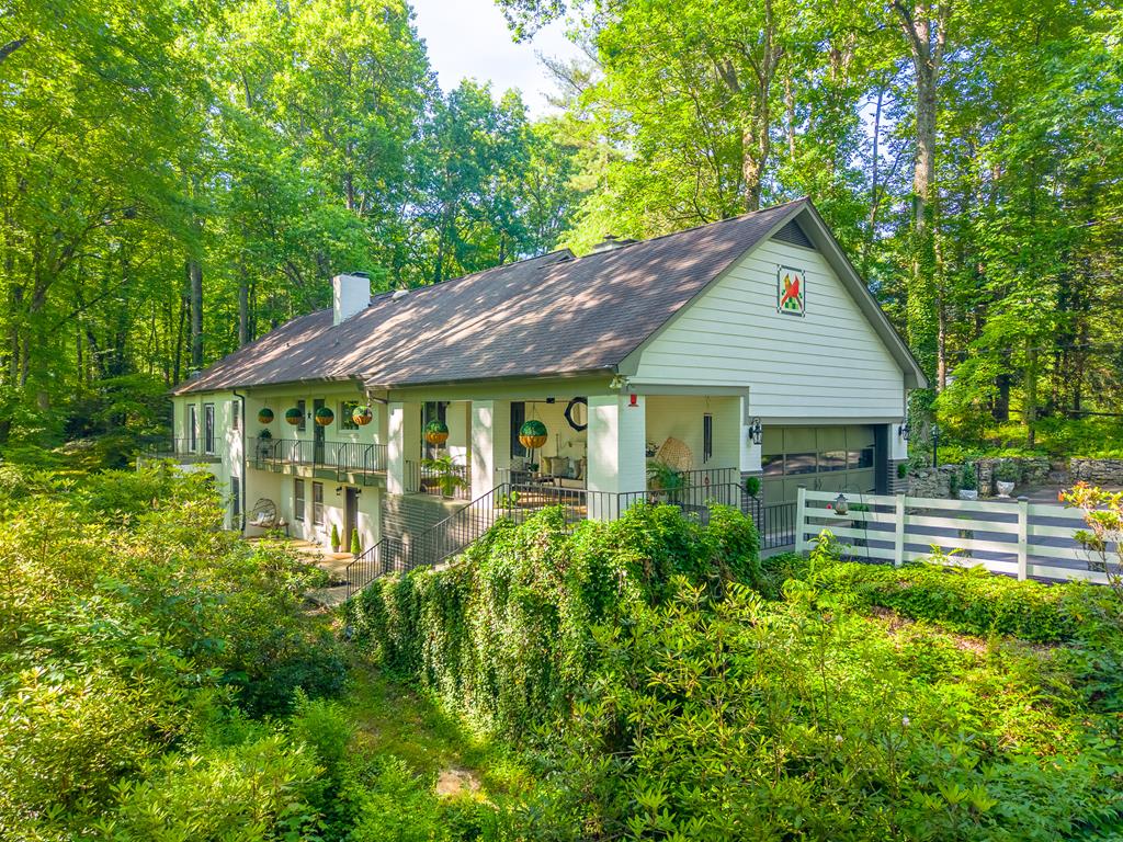77 Oakwood Ln