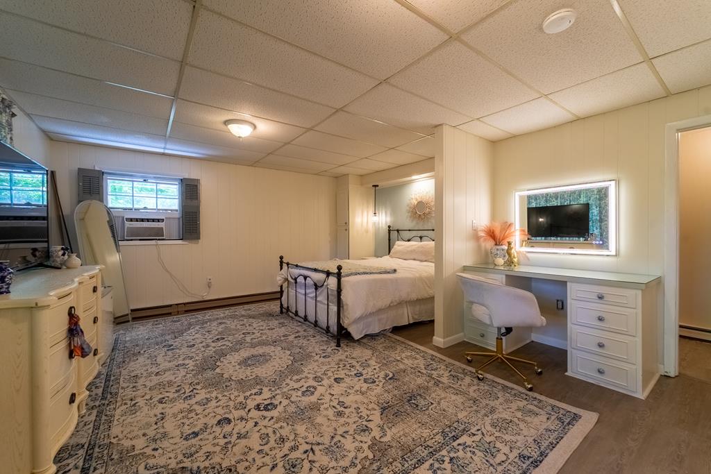 77 Oakwood Ln