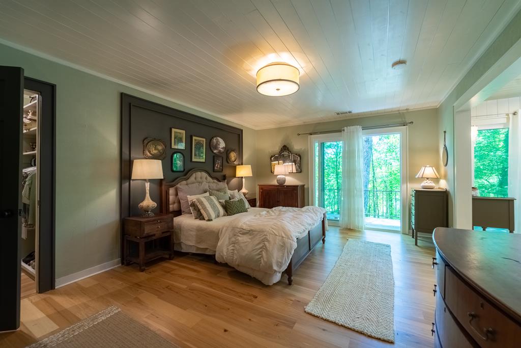77 Oakwood Ln