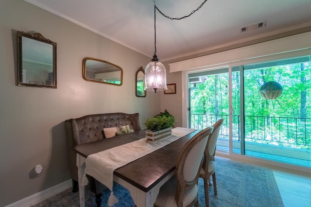 77 Oakwood Ln