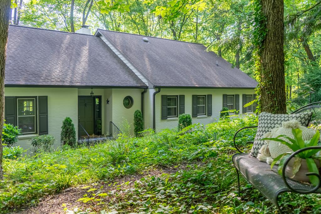 77 Oakwood Ln