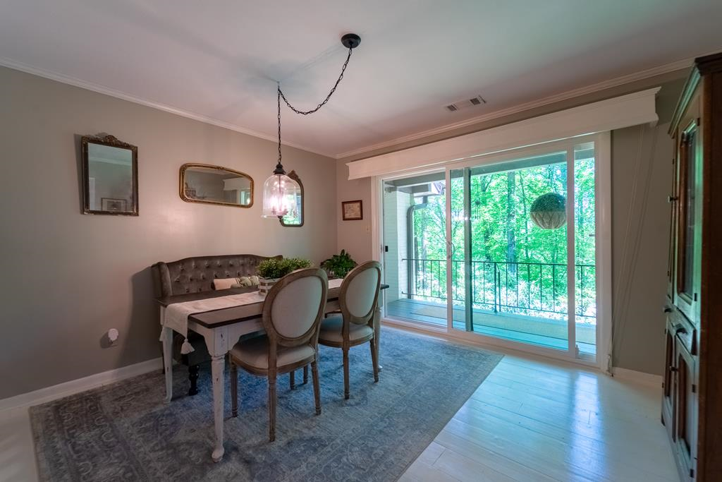 77 Oakwood Ln