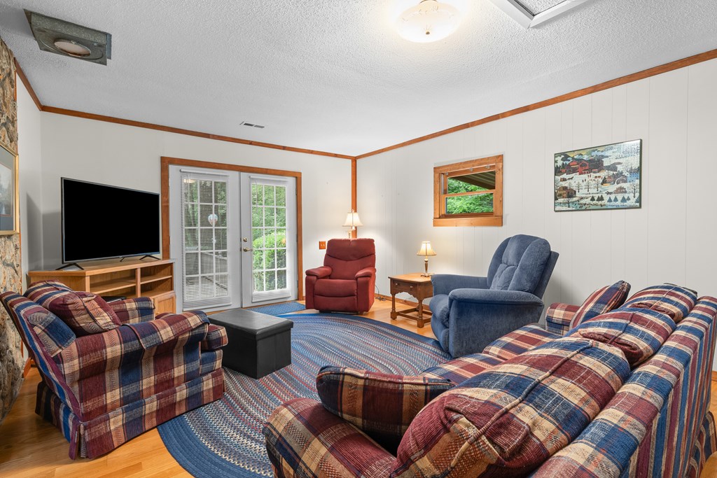 63 Wood Pond Rd