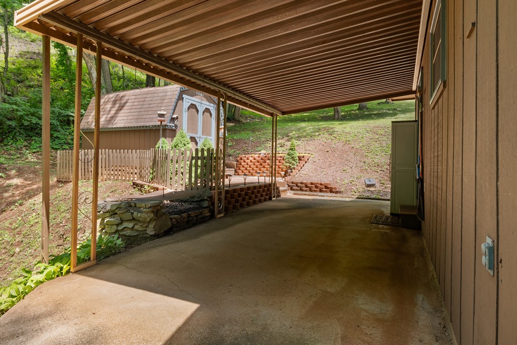 63 Wood Pond Rd
