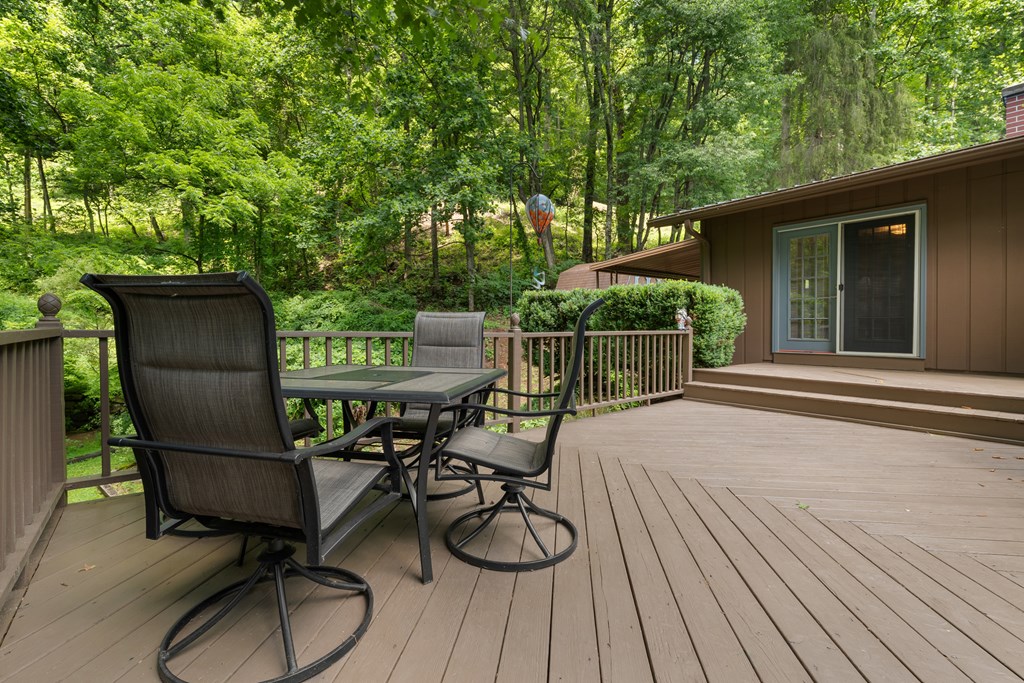 63 Wood Pond Rd