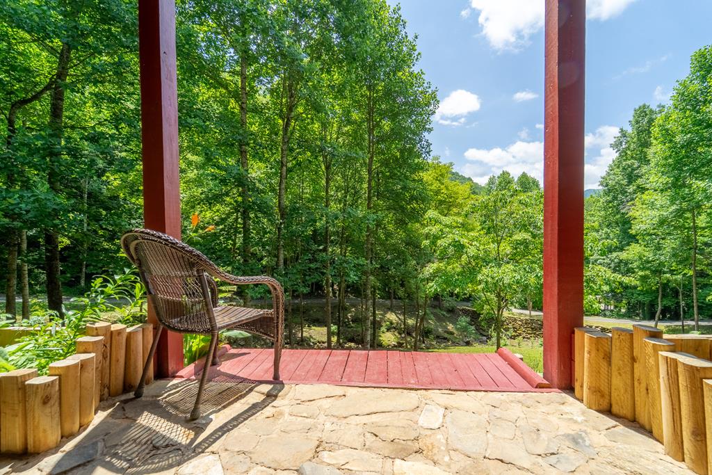 77 Pigeon Creek Trail