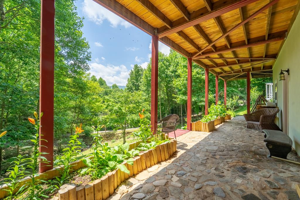 77 Pigeon Creek Trail