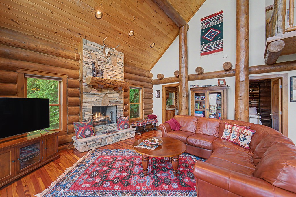 92 Falcons Peak Lane