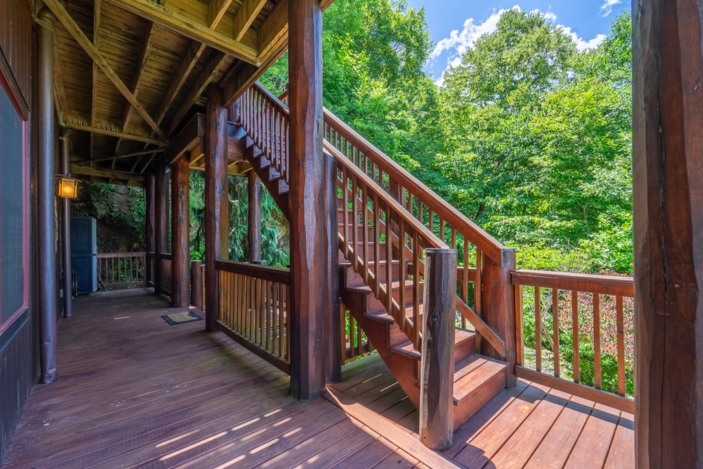 92 Falcons Peak Lane