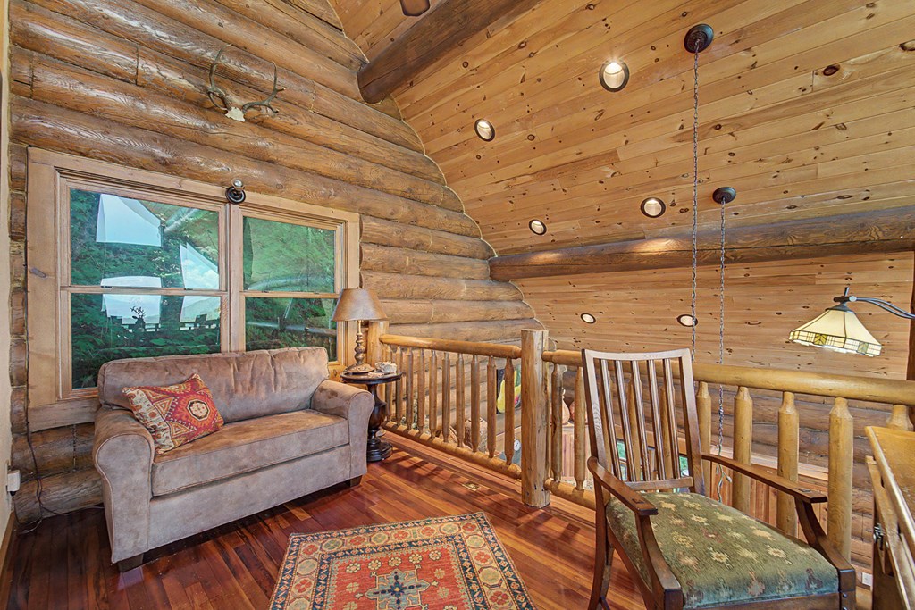 92 Falcons Peak Lane