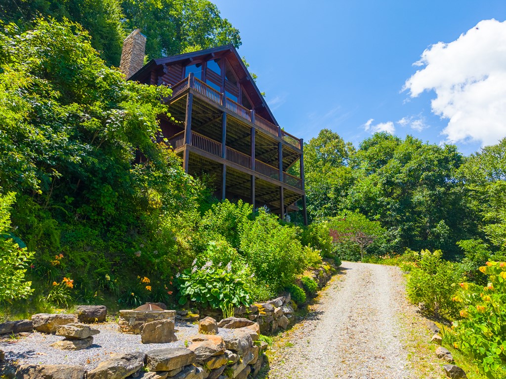 92 Falcons Peak Lane