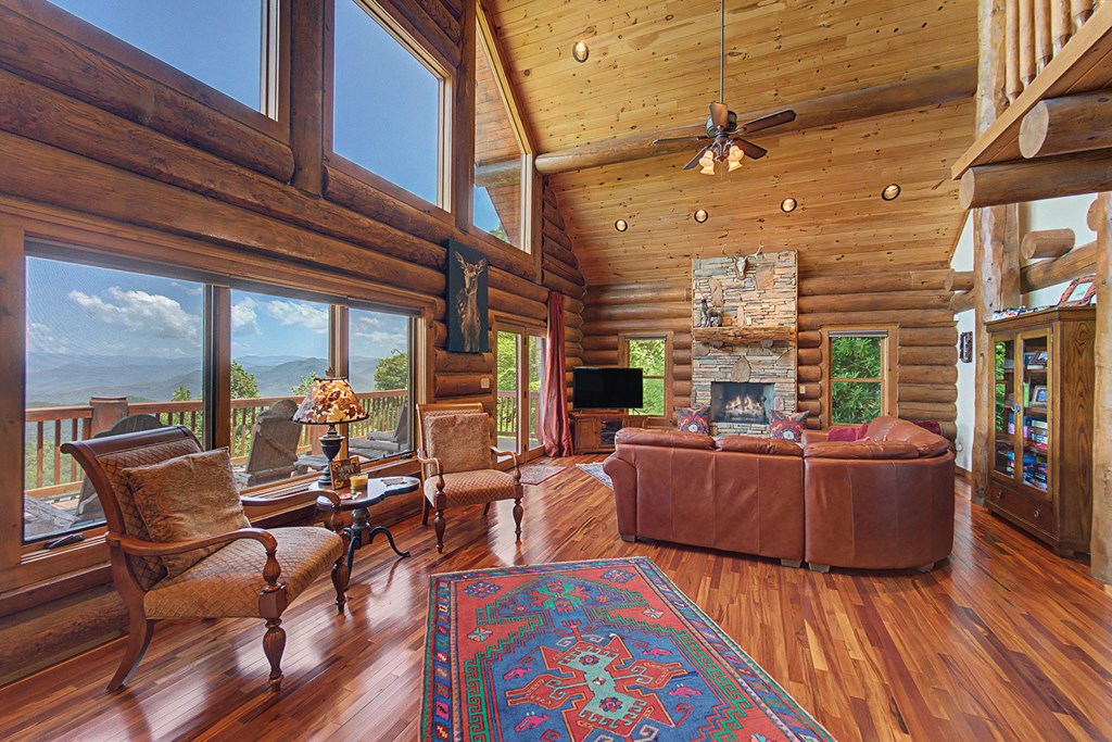 92 Falcons Peak Lane