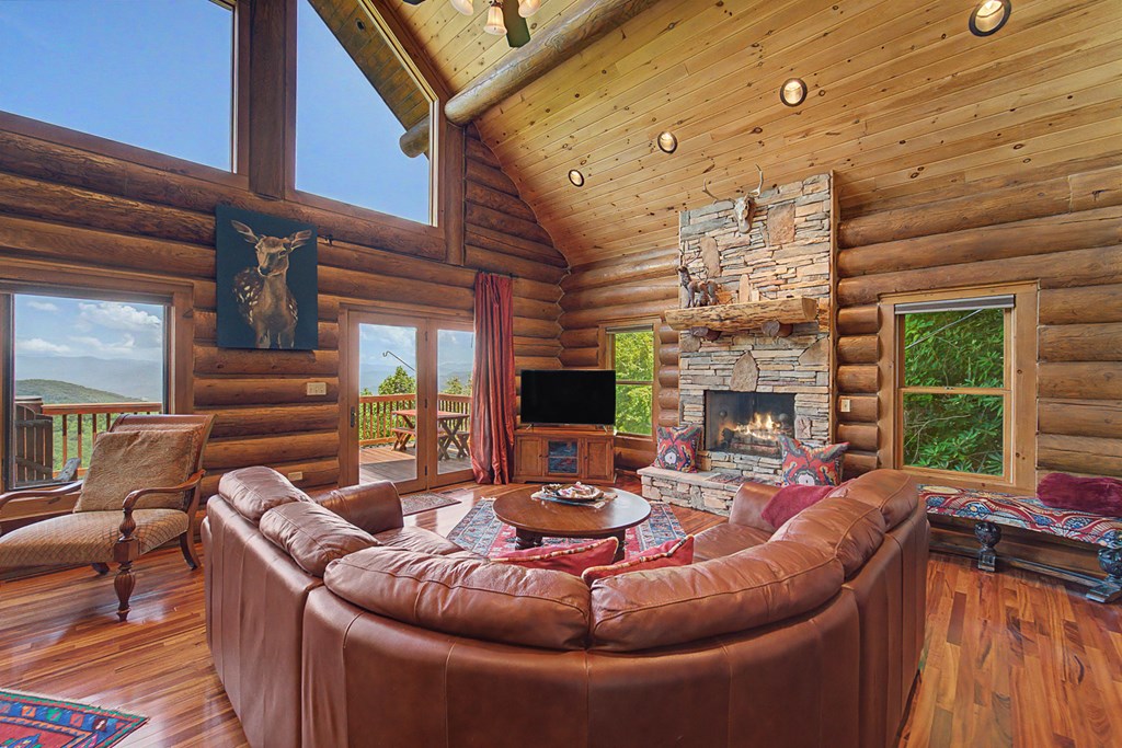 92 Falcons Peak Lane