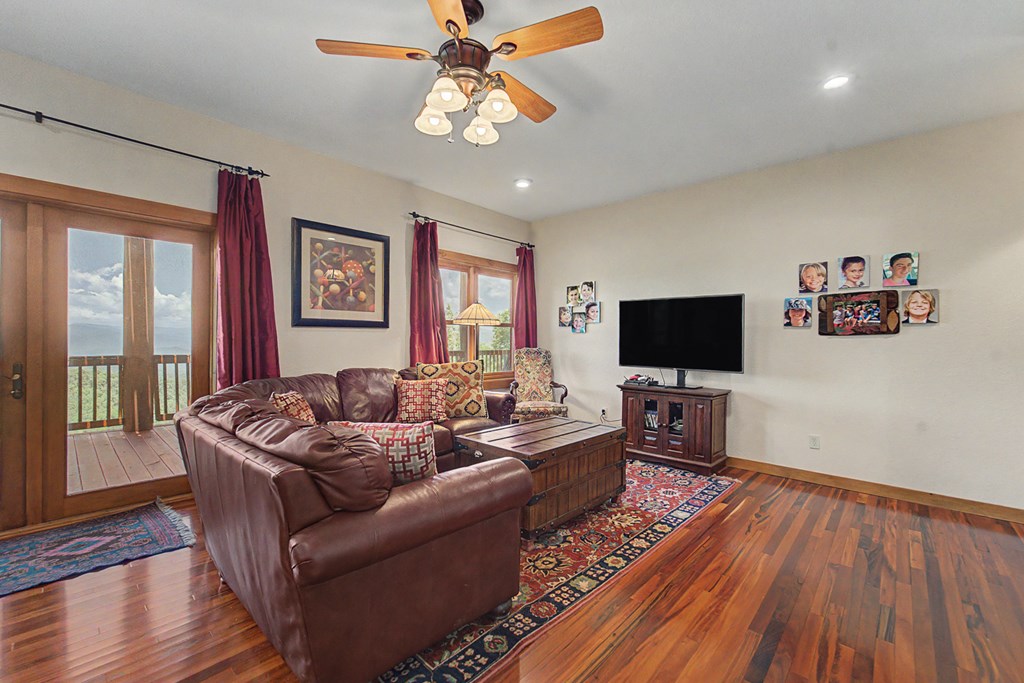 92 Falcons Peak Lane