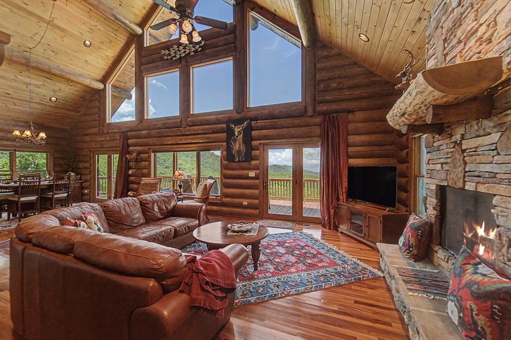 92 Falcons Peak Lane