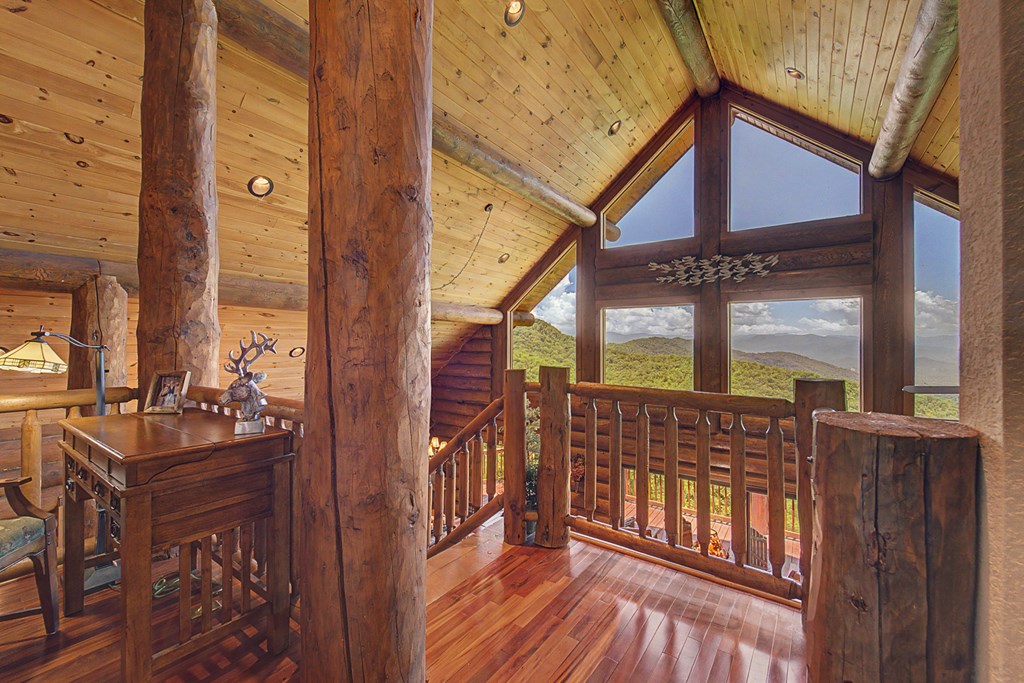 92 Falcons Peak Lane
