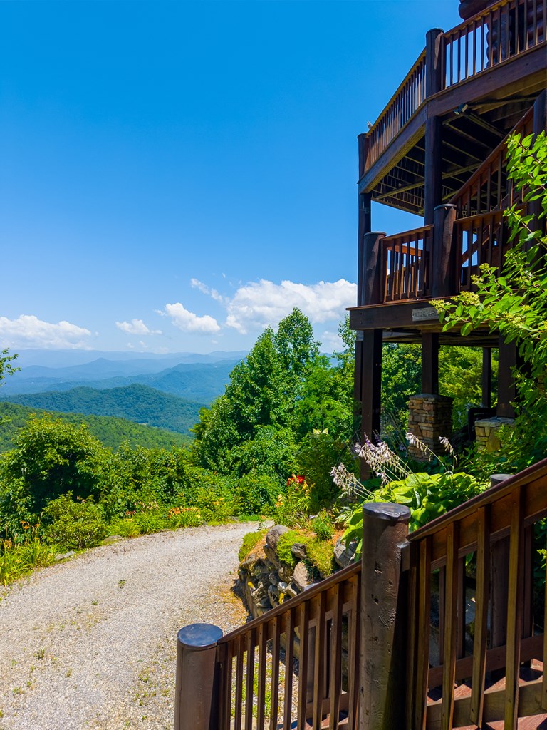 92 Falcons Peak Lane