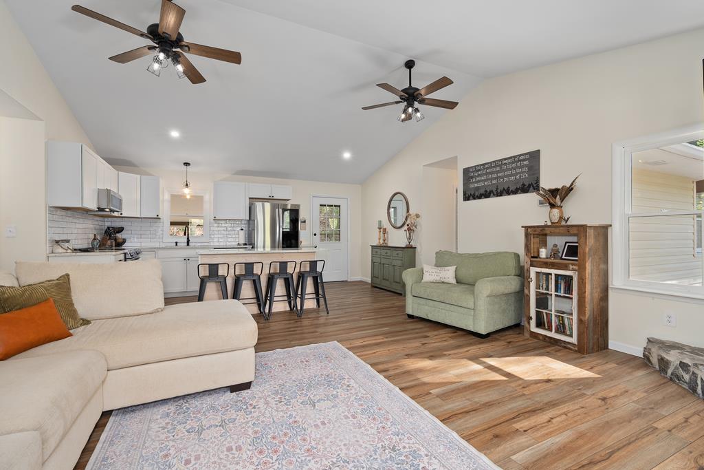 144 Bent Pine Dr