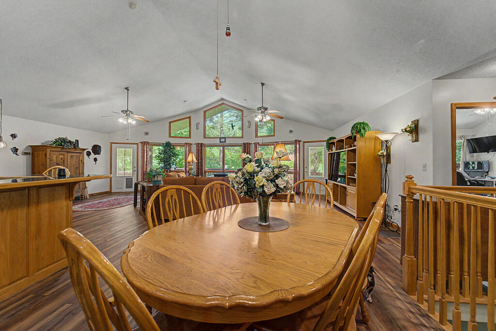 212 SYCAMORE DR