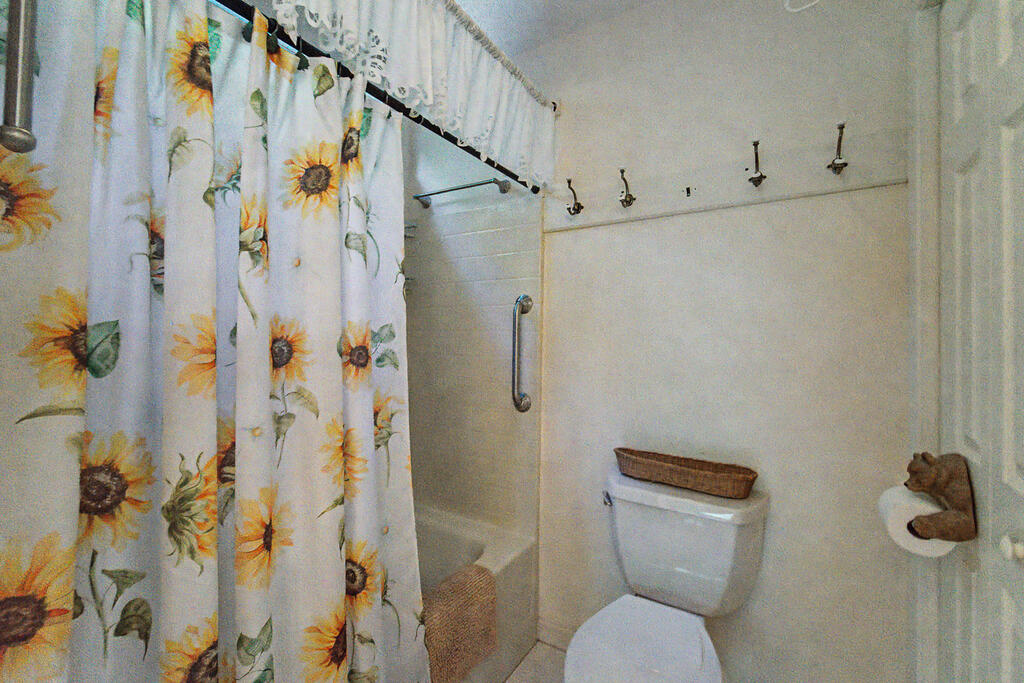 212 SYCAMORE DR