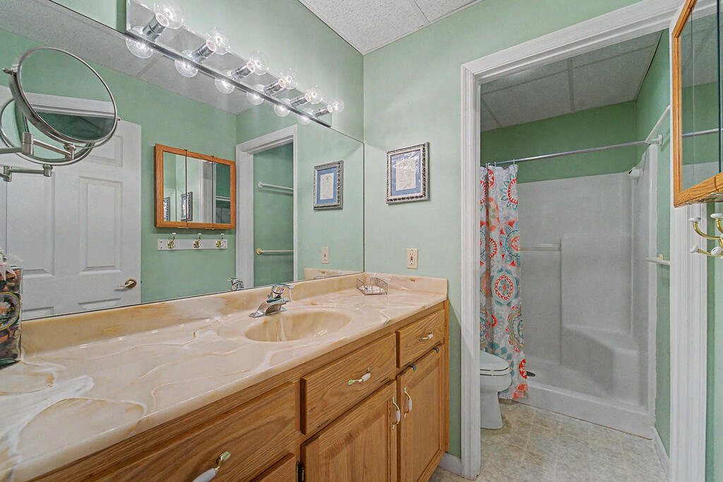 212 SYCAMORE DR